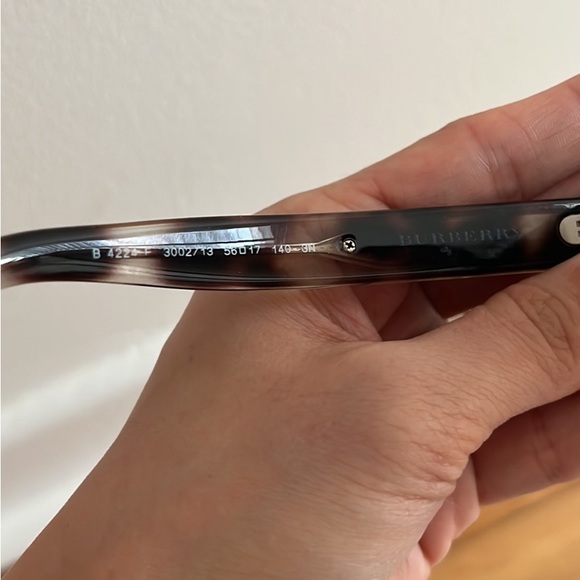 Burberry sunglasses - Picture 6 of 8